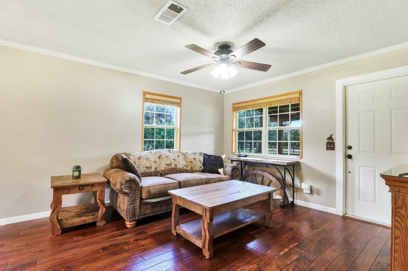 9142 Sandy Run Road Jupiter, FL 33478 - Photo 6 of 27 Living Room
