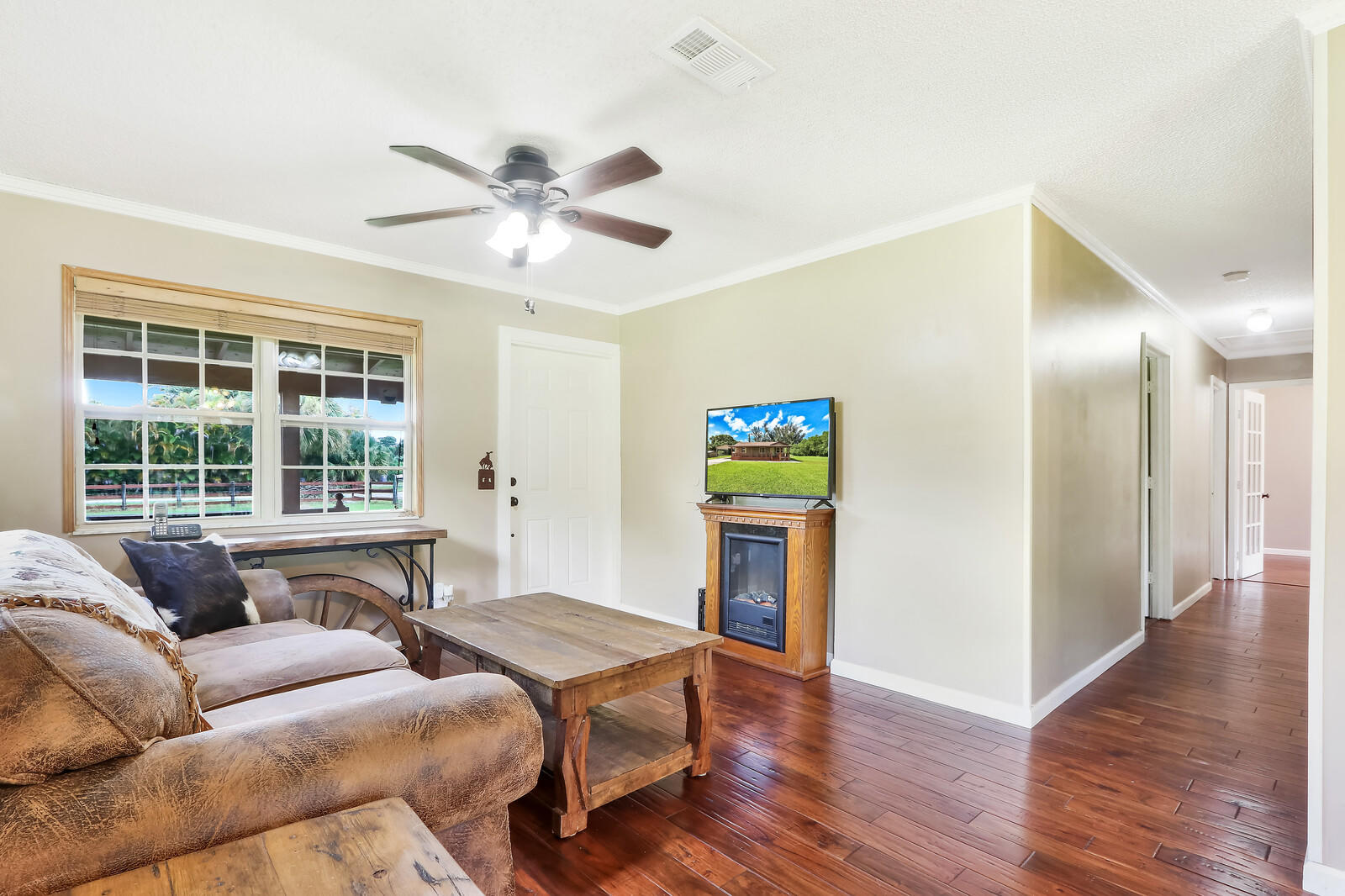 9142 Sandy Run Road Jupiter, FL 33478 - Photo 7 of 27 Living Room