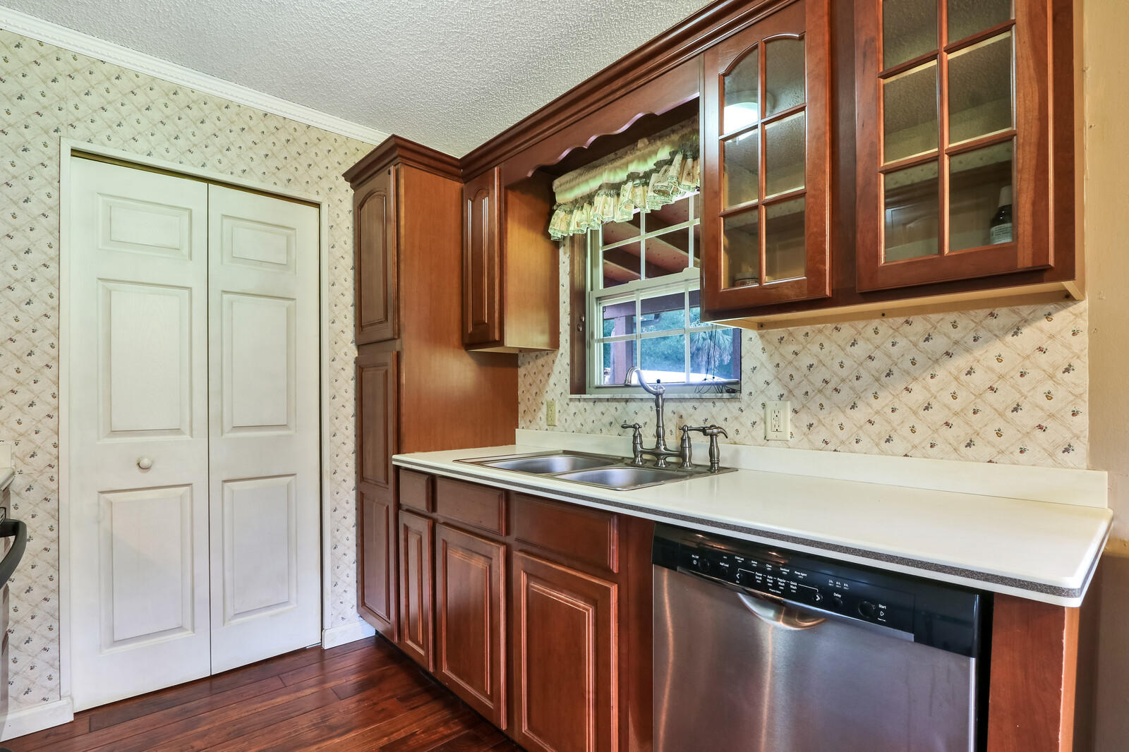 9142 Sandy Run Road Jupiter, FL 33478 - Photo 10 of 27 Kitchen