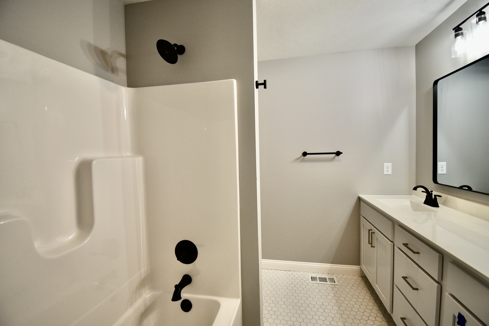 206 Eldon Road Downs, IL 61736 - Photo 34 of 54 Gallery Image 34