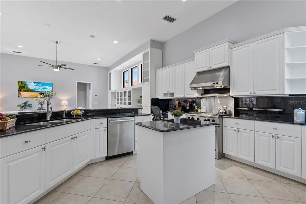 13876 Siena Loop Lakewood Ranch, FL 34202 - Photo 16 of 79