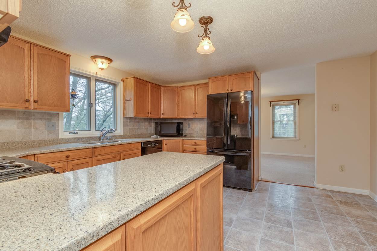 324 Fox Run Road Hudson, NH 03051 - Photo 11 of 28