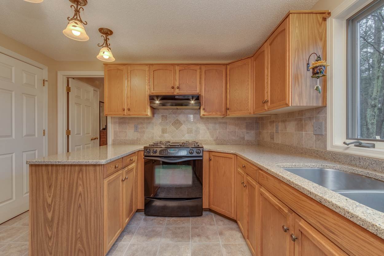 324 Fox Run Road Hudson, NH 03051 - Photo 12 of 28