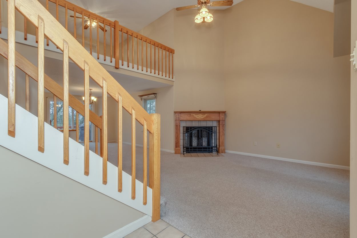 324 Fox Run Road Hudson, NH 03051 - Photo 3 of 28