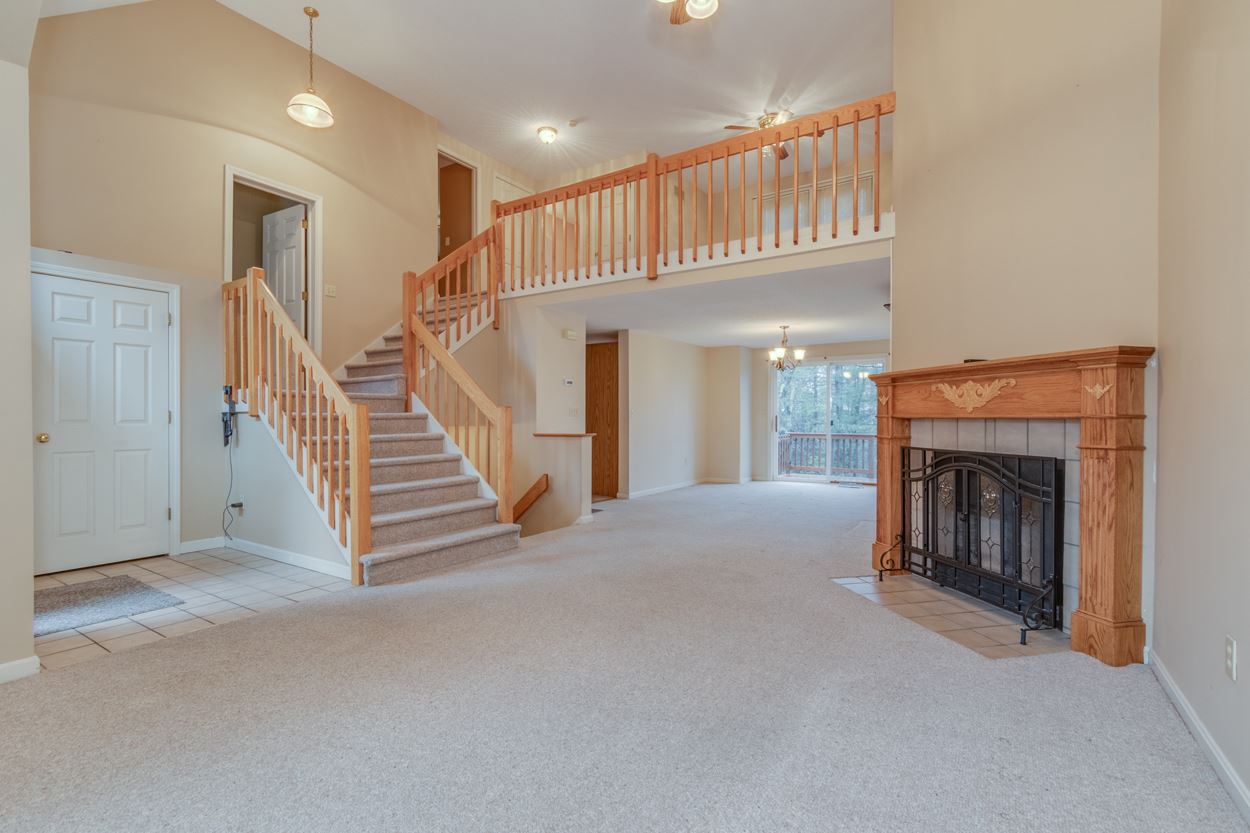 324 Fox Run Road Hudson, NH 03051 - Photo 4 of 28