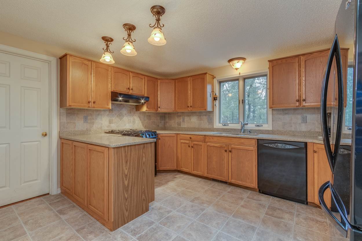324 Fox Run Road Hudson, NH 03051 - Photo 8 of 28