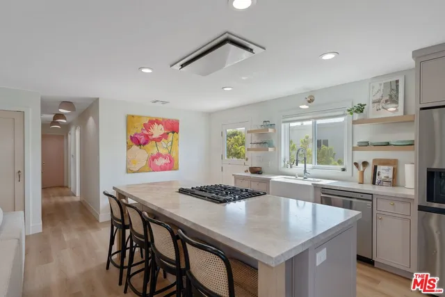 $1,797,000 | 29500 Heathercliff Road, Unit 10, Malibu, CA 90265