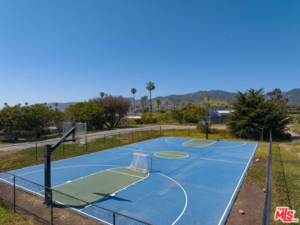 29500 Heathercliff Road, Unit 10 Malibu, CA 90265 - Photo 42 of 44