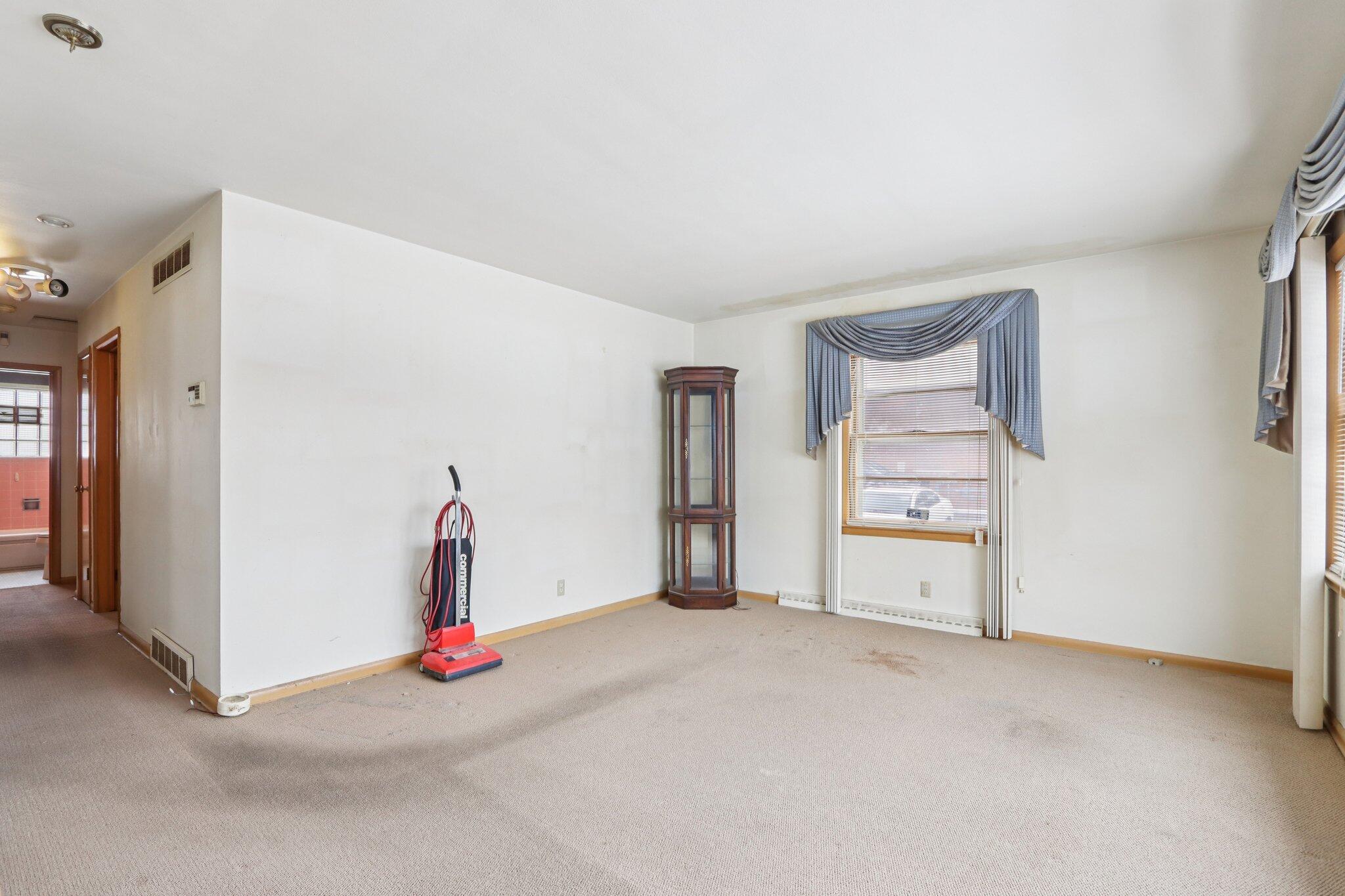 3955 North 79th Street Milwaukee, WI 53222 - Photo 2 of 42 Living Room