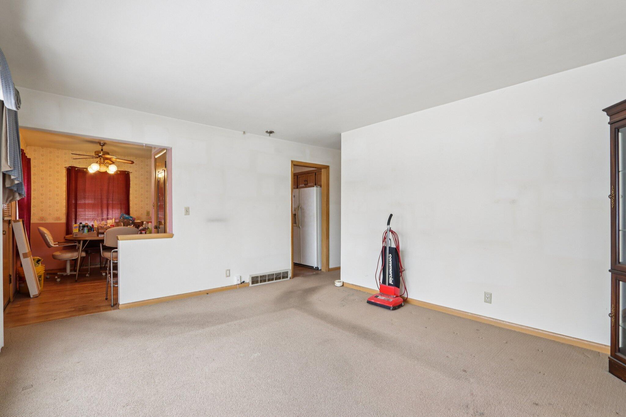3955 North 79th Street Milwaukee, WI 53222 - Photo 3 of 42 Living Room
