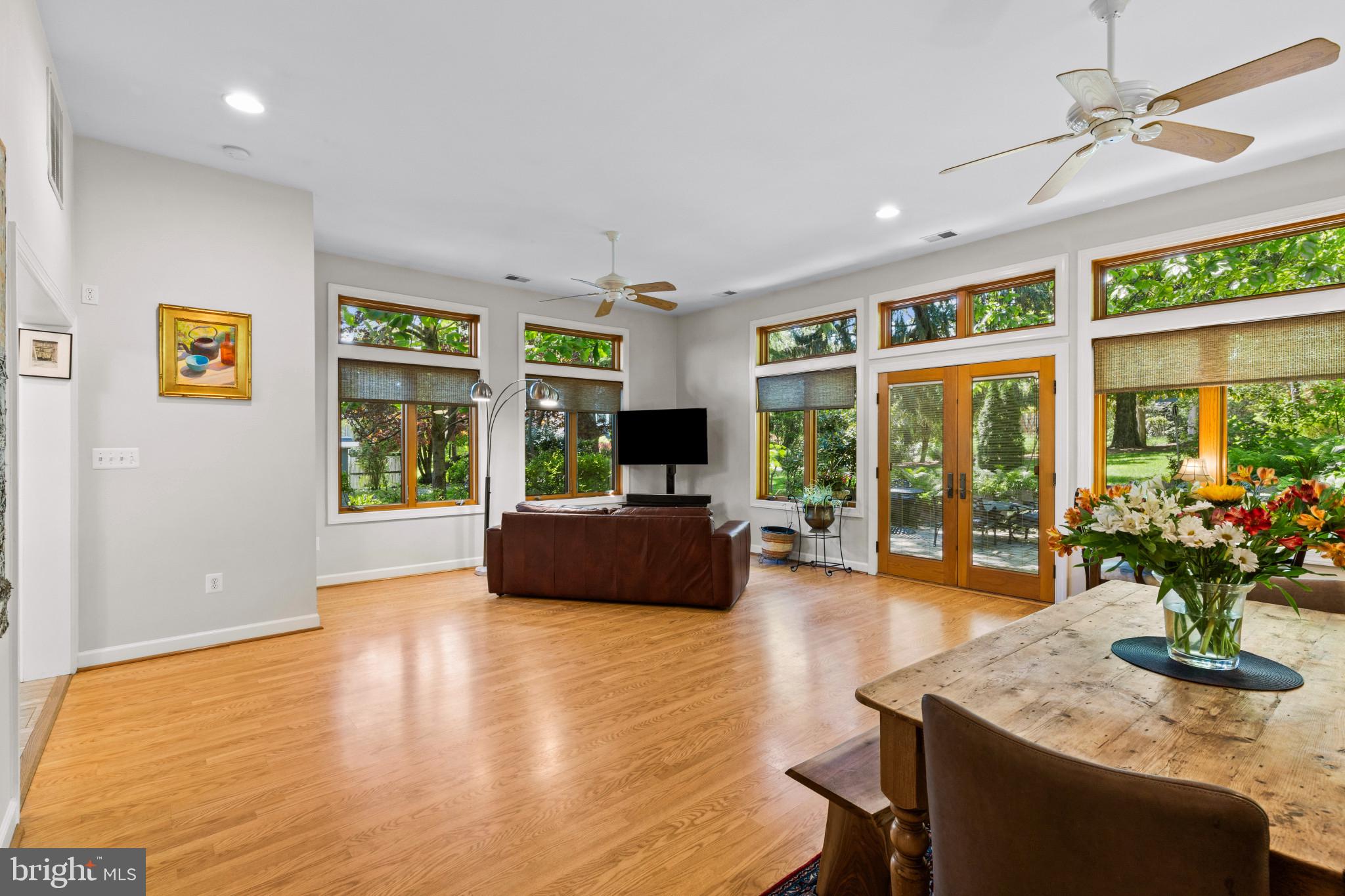 310 Epping Way Annapolis, MD 21401 - Photo 7 of 42 Great space for relaxing