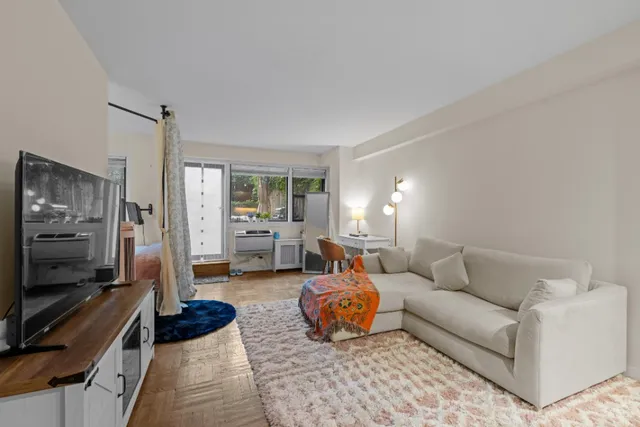 $720,000 | 245 East 24th Street, Unit 2C | Kips Bay