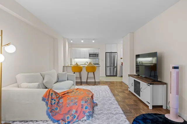 $720,000 | 245 East 24th Street, Unit 2C | Kips Bay