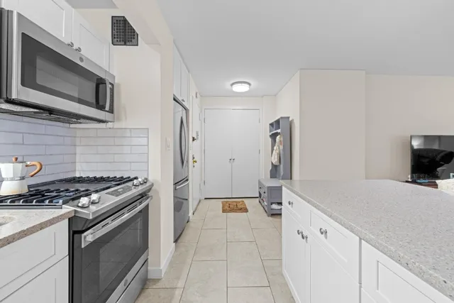 $720,000 | 245 East 24th Street, Unit 2C | Kips Bay