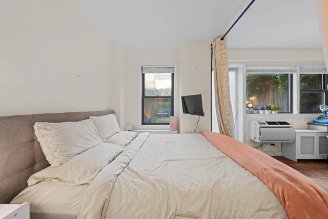 $720,000 | 245 East 24th Street, Unit 2C | Kips Bay