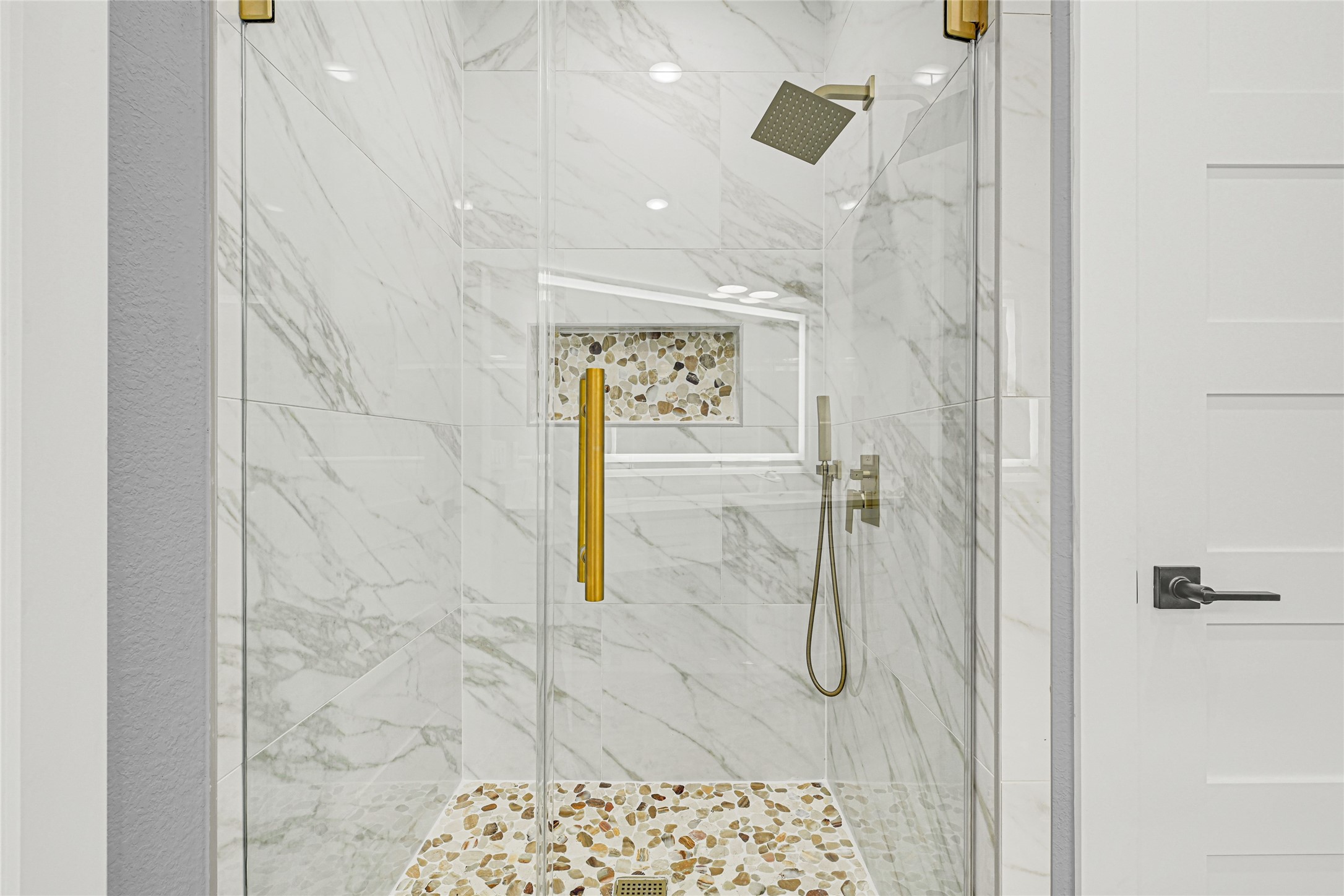 515 Fairfax Lane Conroe, TX 77303 - Photo 13 of 26 a bathroom with a shower