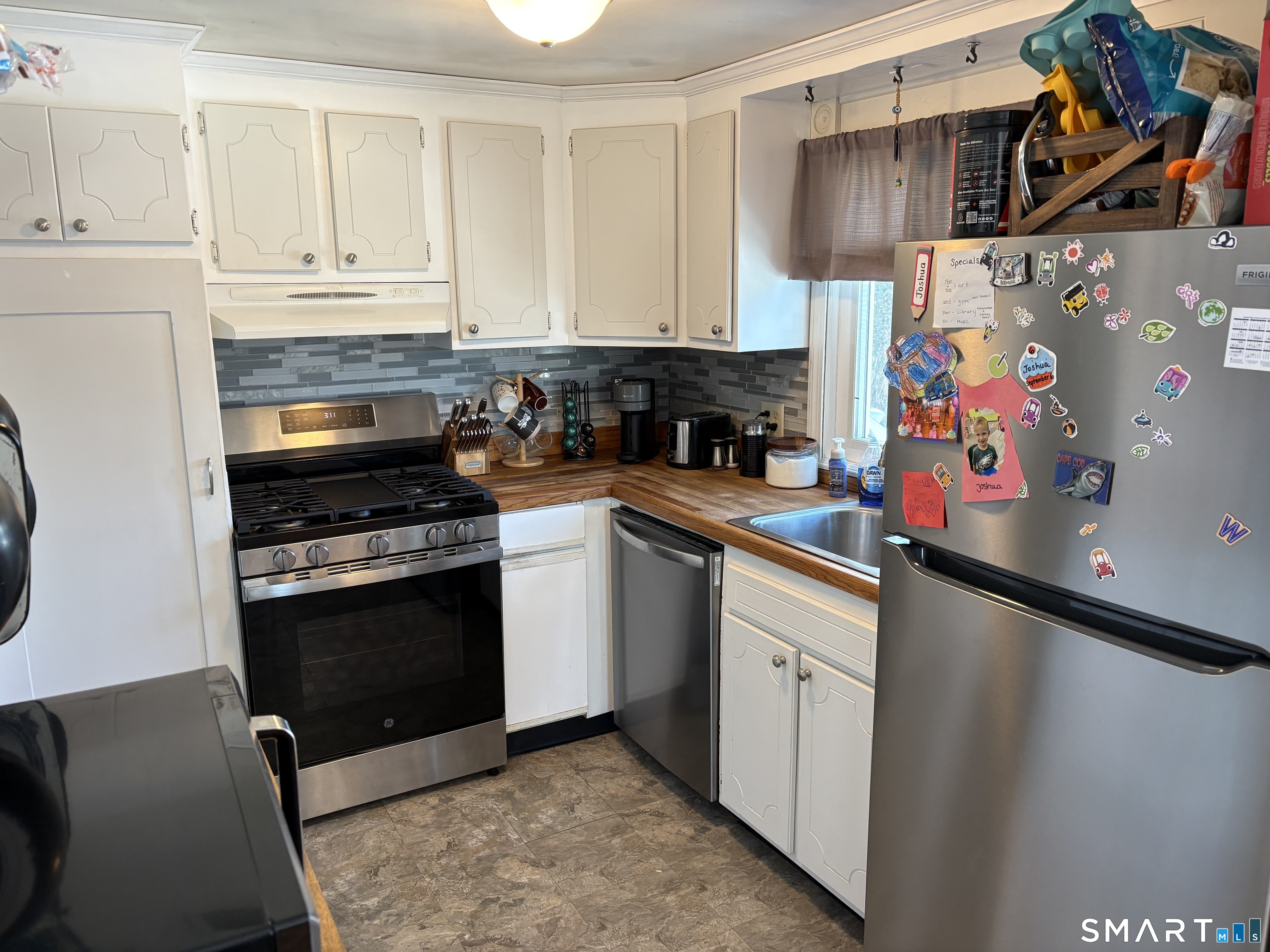 12 McDermott Street Milford, CT 06460 - Photo 15 of 27