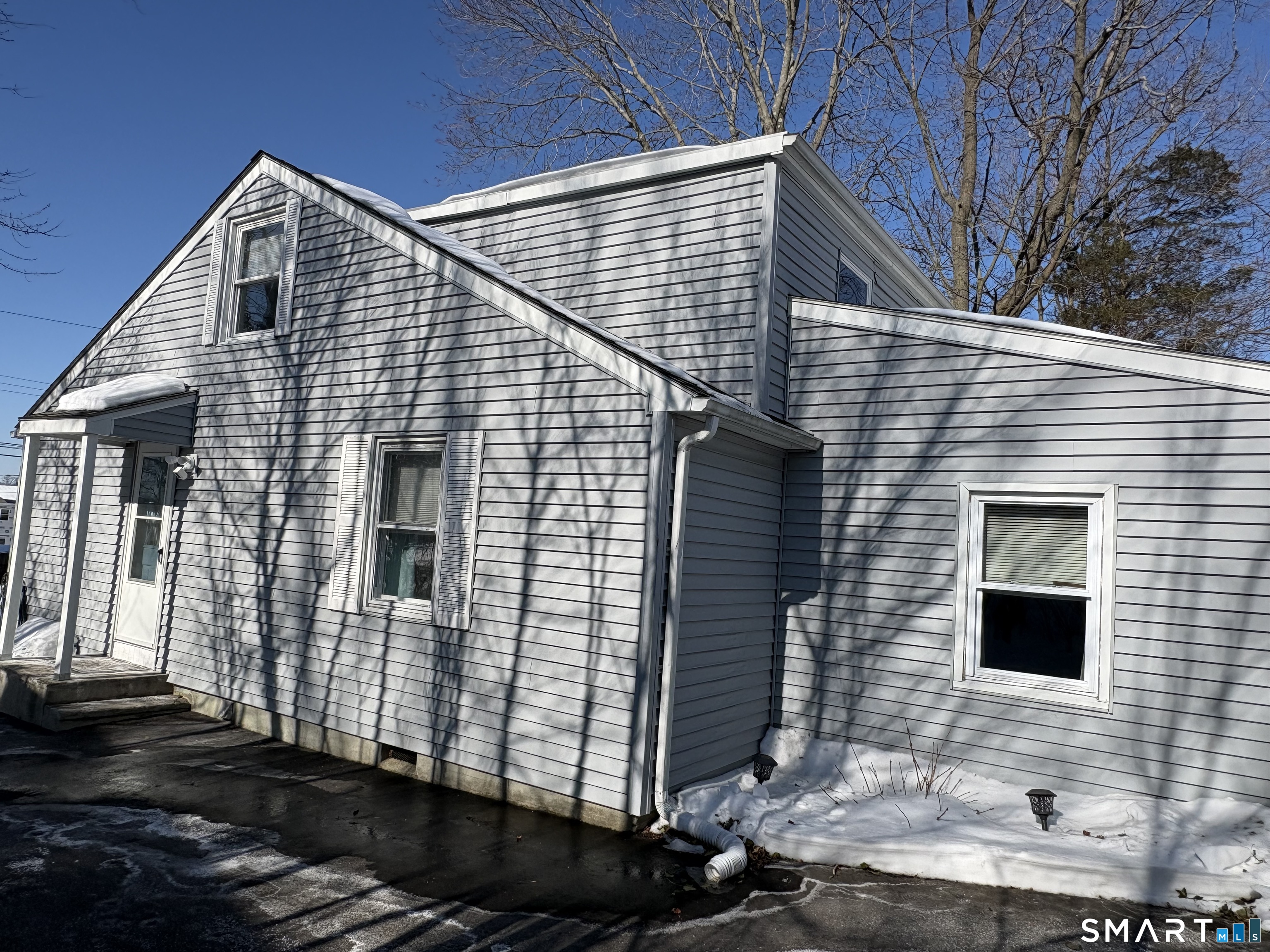 12 McDermott Street Milford, CT 06460 - Photo 3 of 27