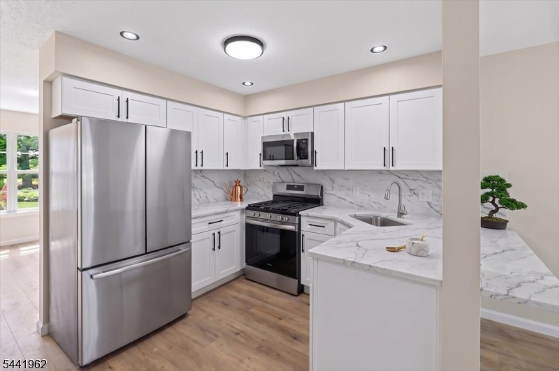 286 Nebula Road Piscataway, NJ 08854 - Photo 12 of 38