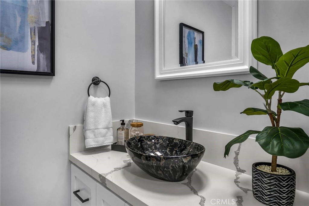 531 Esplanade, Unit 505 Redondo Beach, CA 90277 - Photo 22 of 65 a table with a potted plant and a stove