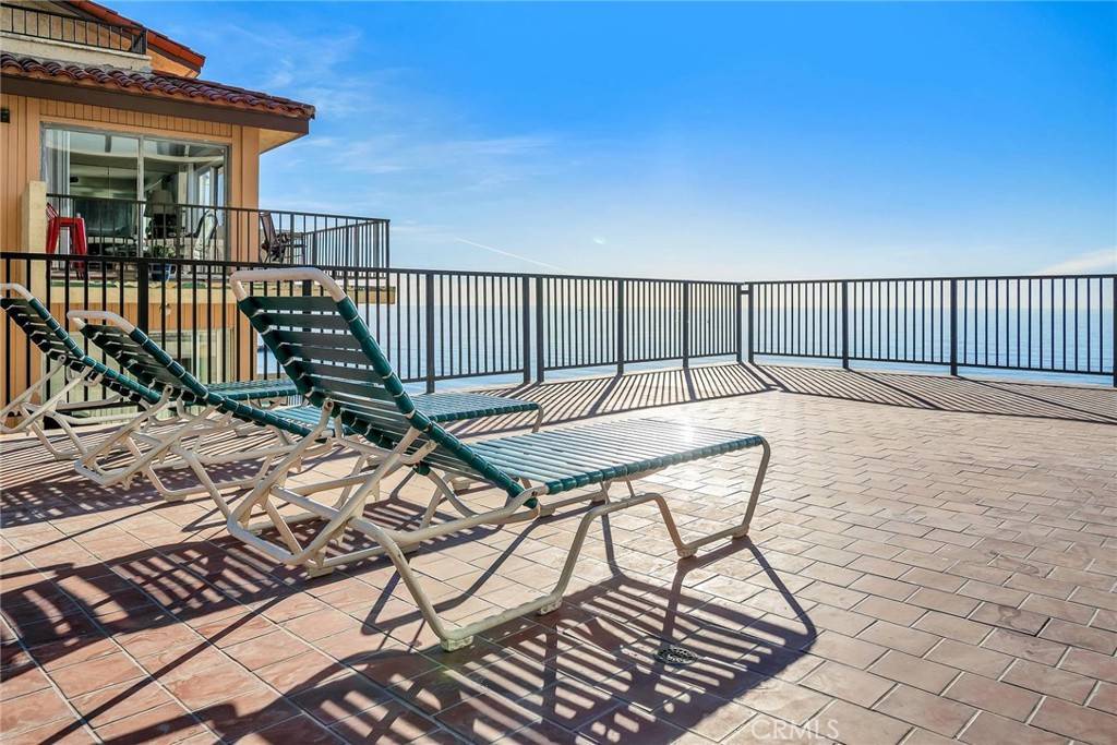 531 Esplanade, Unit 505 Redondo Beach, CA 90277 - Photo 55 of 65 a roof deck with table and chairs