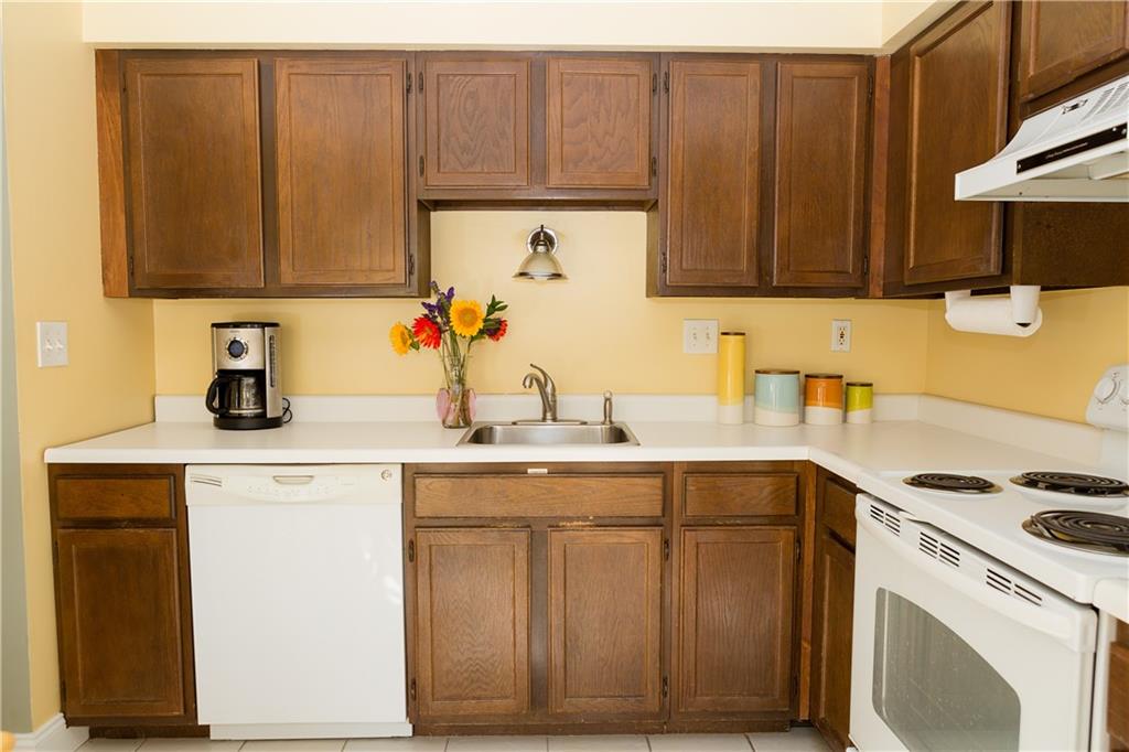 230 Quail Run Road Venetia, PA 15367 - Photo 11 of 25 The kitchen offers lots of storage