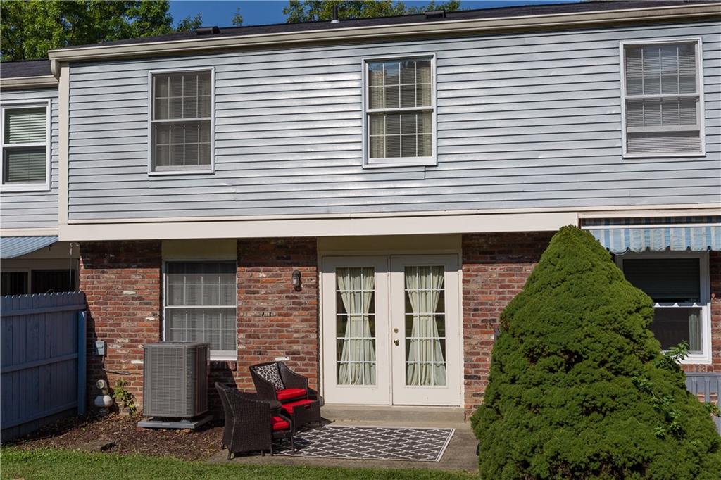230 Quail Run Road Venetia, PA 15367 - Photo 4 of 25 Great for entertaining!