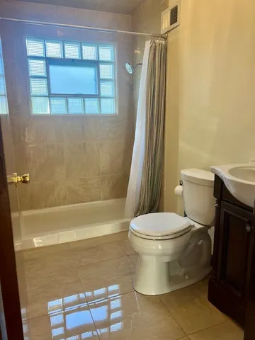 $2,000 | 102 74th Street, Darien, IL 60561