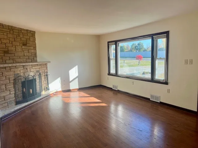 $2,000 | 102 74th Street, Darien, IL 60561