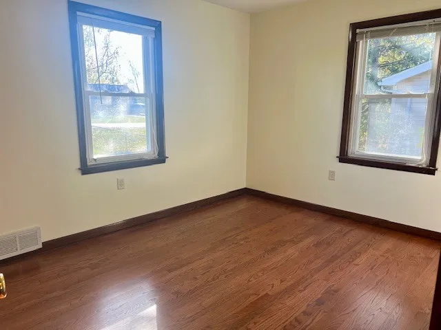 $2,000 | 102 74th Street, Darien, IL 60561