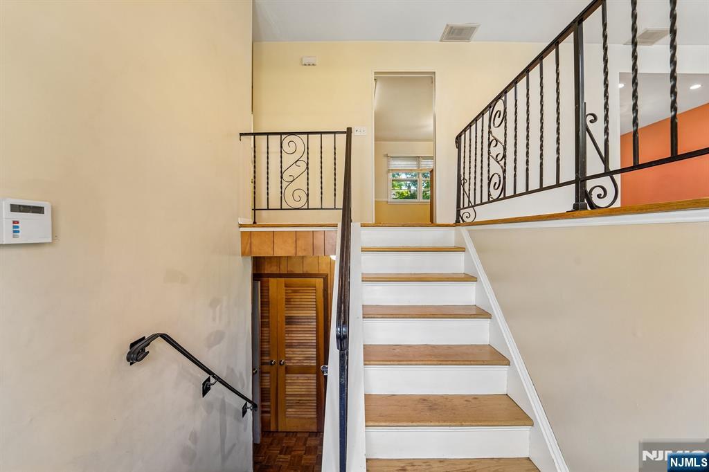 41-57 Rys Terrace Fair Lawn, NJ 07410 - Photo 4 of 32