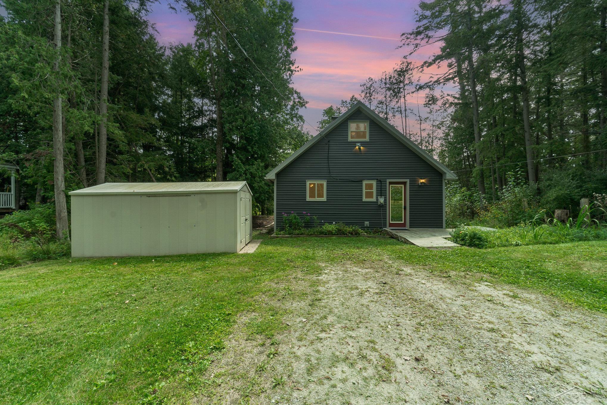 4163 Miller Road Sterling, MI 48659 - Photo 2 of 31
