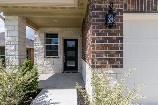 $2,195 | 18537 Meadow Point Lane, Montgomery, TX 77316