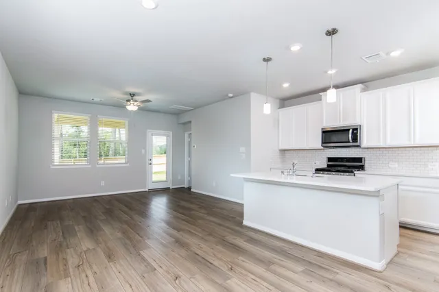 $2,195 | 18537 Meadow Point Lane, Montgomery, TX 77316