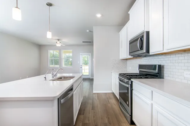 $2,195 | 18537 Meadow Point Lane, Montgomery, TX 77316