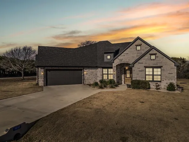 $549,000 | 18107 Forrest Drive, Whitney, TX 76692