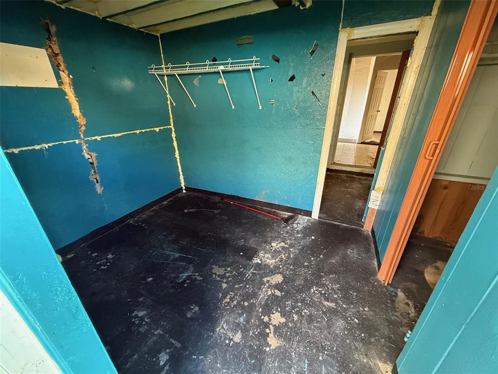 918 Ferndell Road Orlando, FL 32808 - Photo 2 of 8 a view of a room