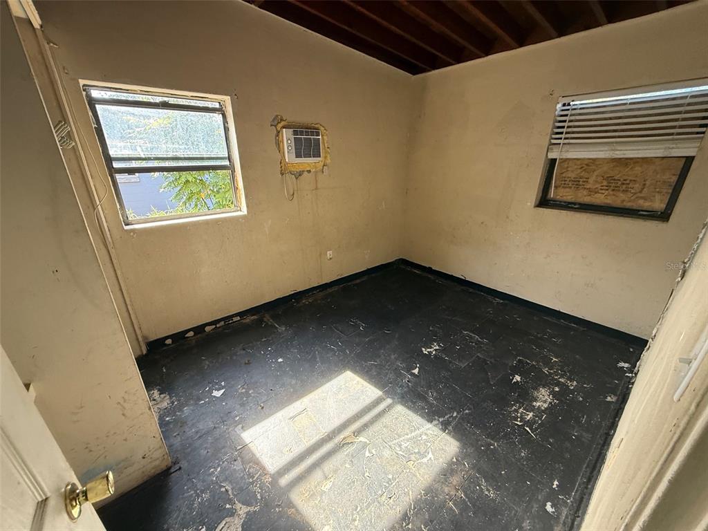 918 Ferndell Road Orlando, FL 32808 - Photo 5 of 8 a view of an empty room