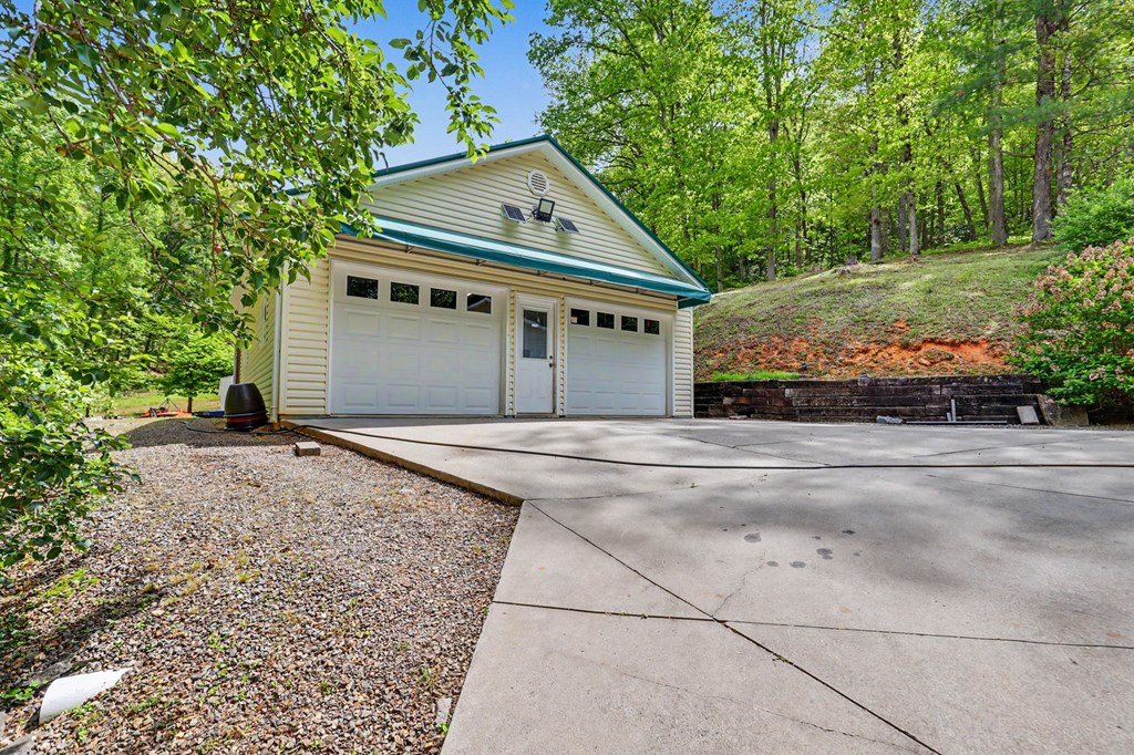 522 Fred Amos Road Murphy, NC 28906 - Photo 12 of 73 a view of a house with a yard