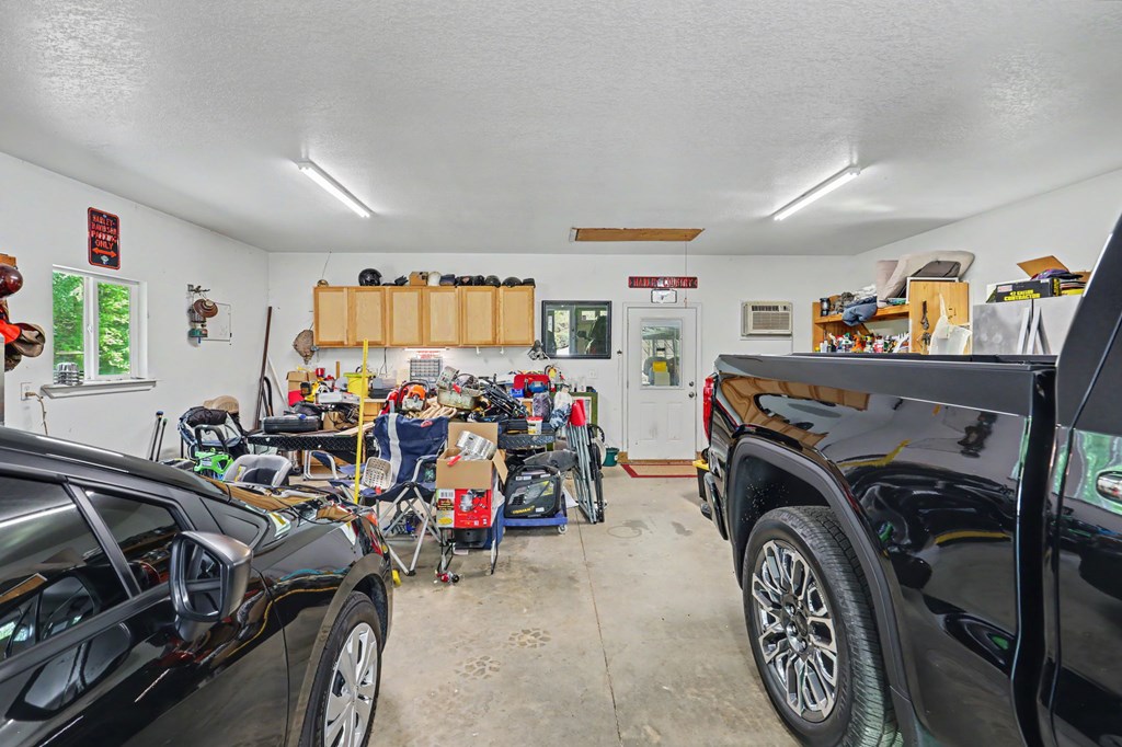 522 Fred Amos Road Murphy, NC 28906 - Photo 13 of 73 a view of a room with gym equipment