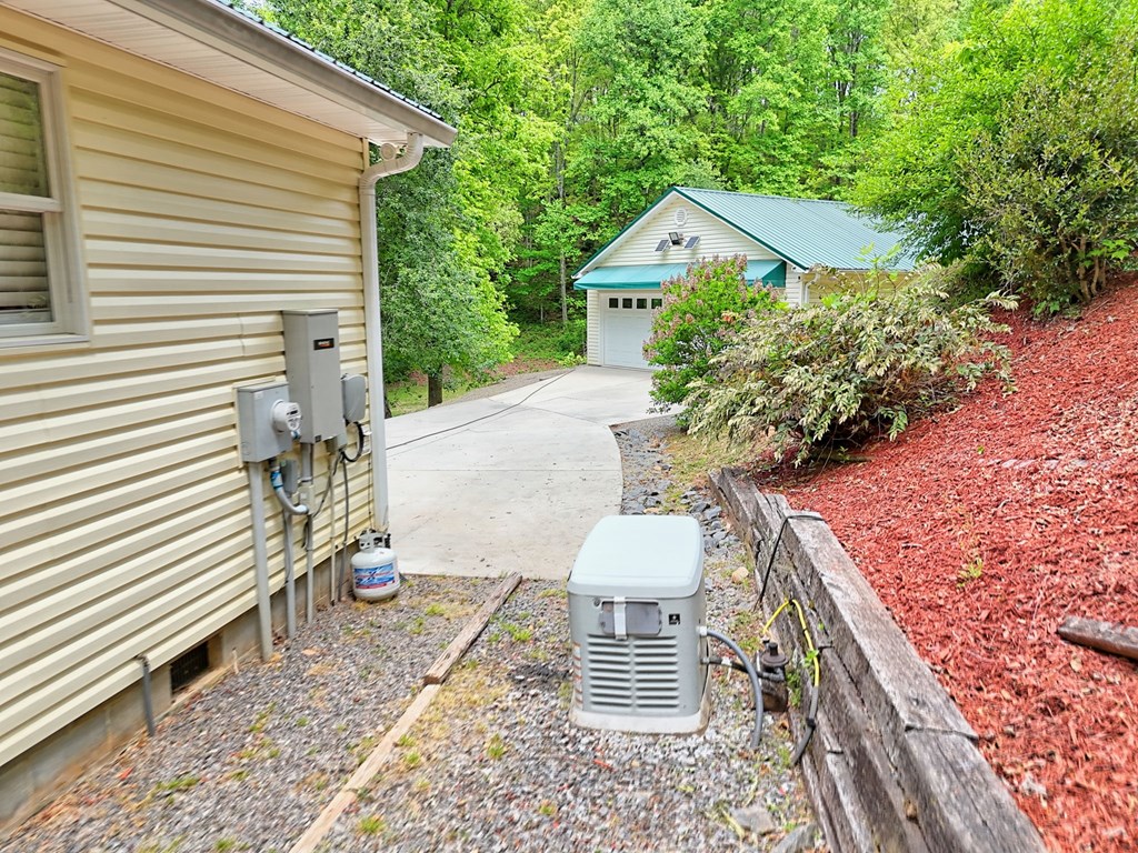 522 Fred Amos Road Murphy, NC 28906 - Photo 26 of 73 a view of outdoor space and yard