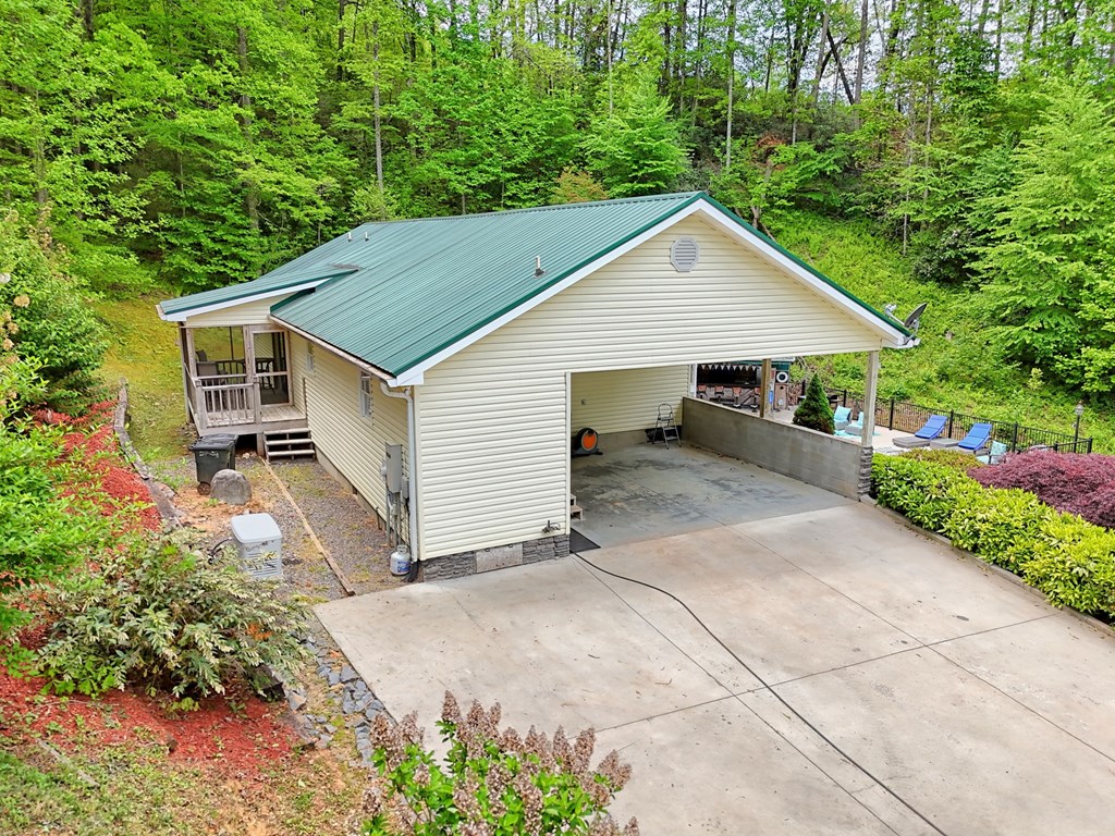 522 Fred Amos Road Murphy, NC 28906 - Photo 29 of 73 a view of a house with a yard and potted plants