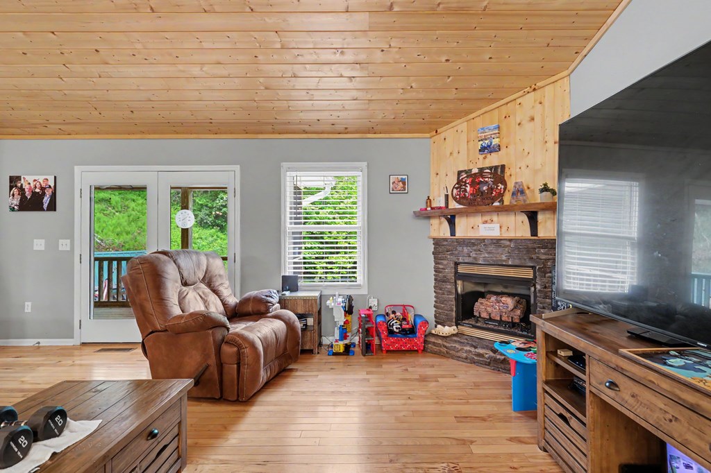 522 Fred Amos Road Murphy, NC 28906 - Photo 44 of 73 a living room with furniture and a fireplace