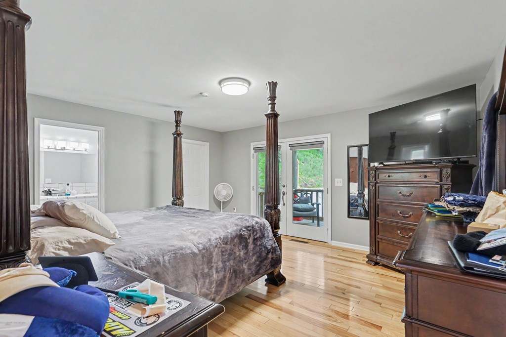 522 Fred Amos Road Murphy, NC 28906 - Photo 49 of 73 a bedroom with a bed and a flat screen tv