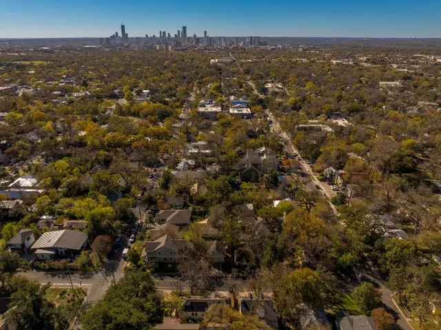 a picture of a bench in a window