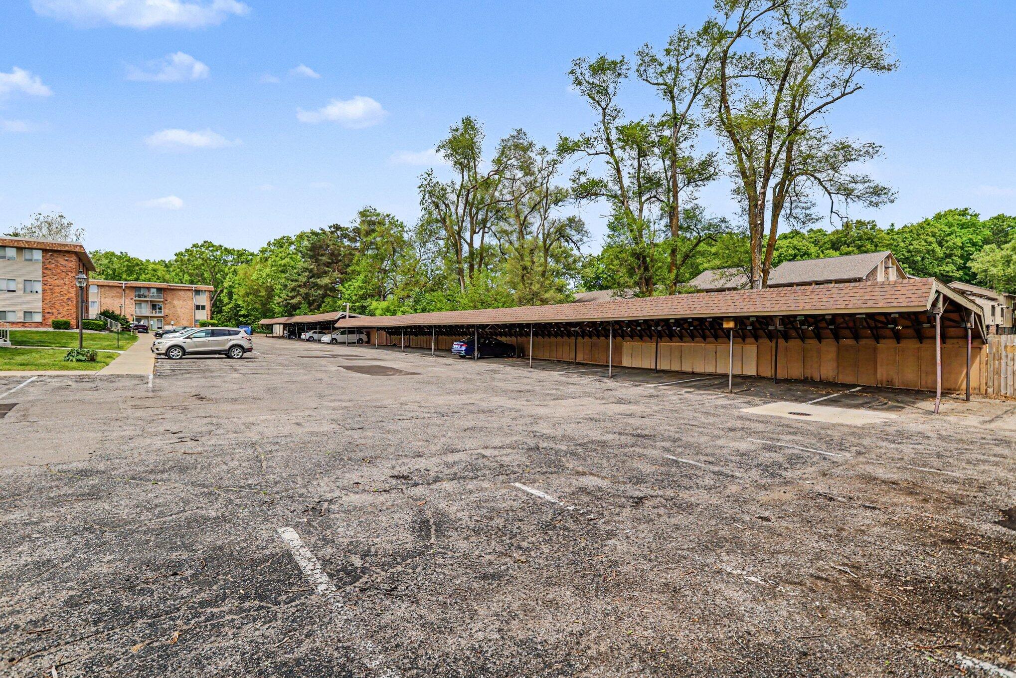 734 West Kilgore Road, Unit 303 Kalamazoo, MI 49008 - Photo 29 of 33 Parking lot
