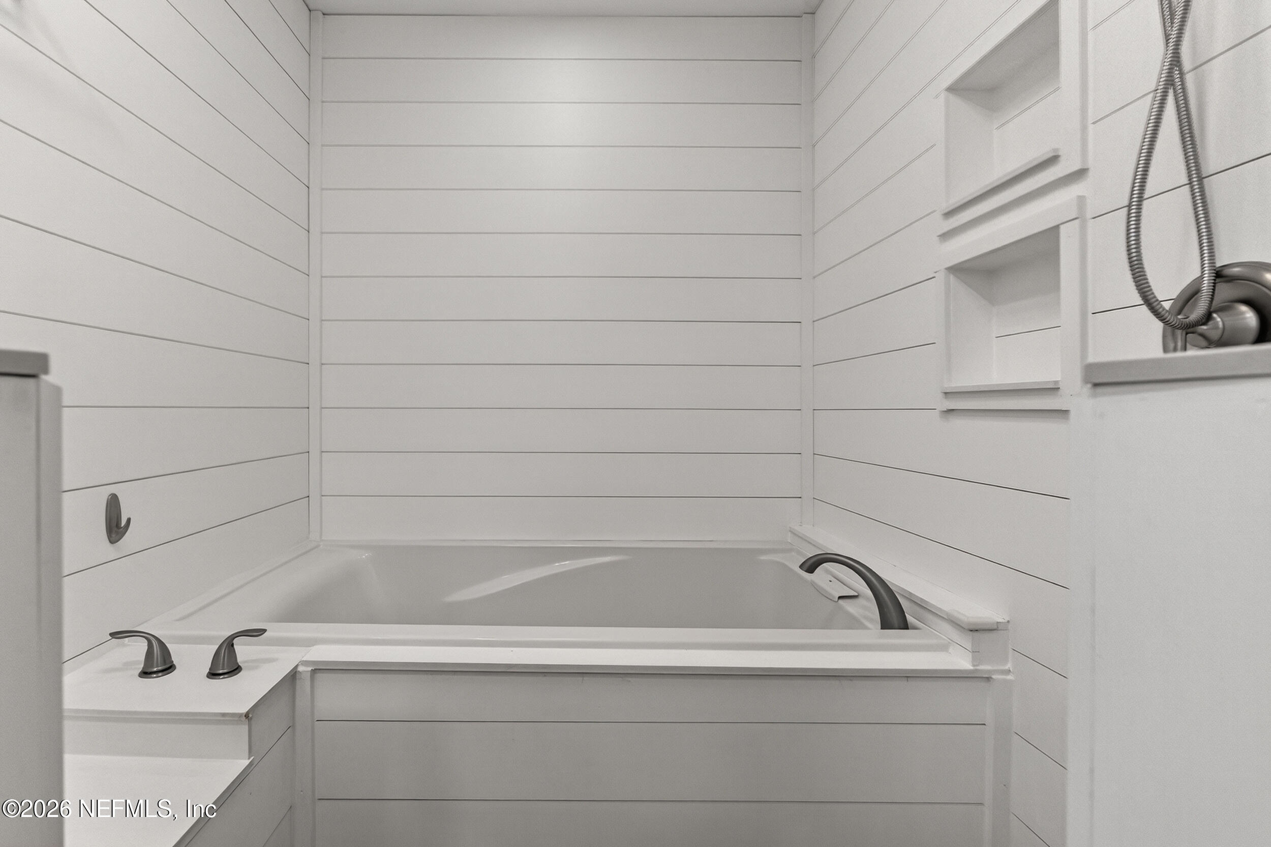 228 Southeast 66th Street Starke, FL 32091 - Photo 18 of 39 a bathroom with a bathtub