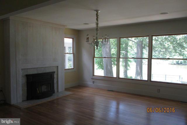 1860 Cedar Road Pasadena, MD 21122 - Photo 4 of 23 Family Room