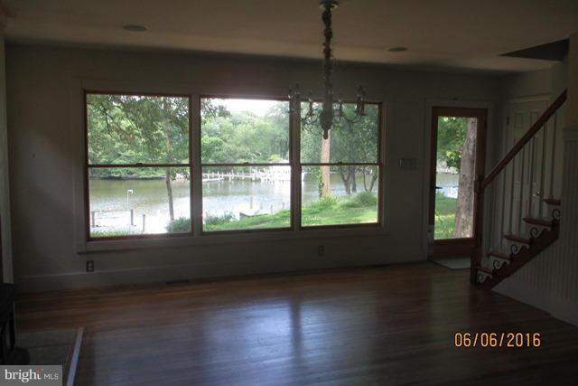 1860 Cedar Road Pasadena, MD 21122 - Photo 8 of 23 Living Room
