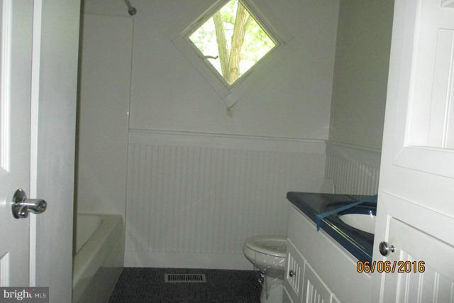 1860 Cedar Road Pasadena, MD 21122 - Photo 10 of 23 Bath